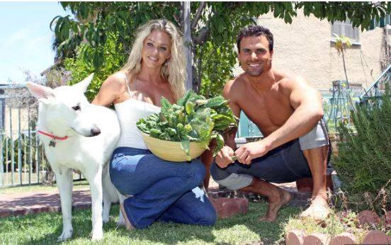 Ünlü model Loni Willison ön dişleri dökük yine çöp toplarken görüntülendi - Resim: 16